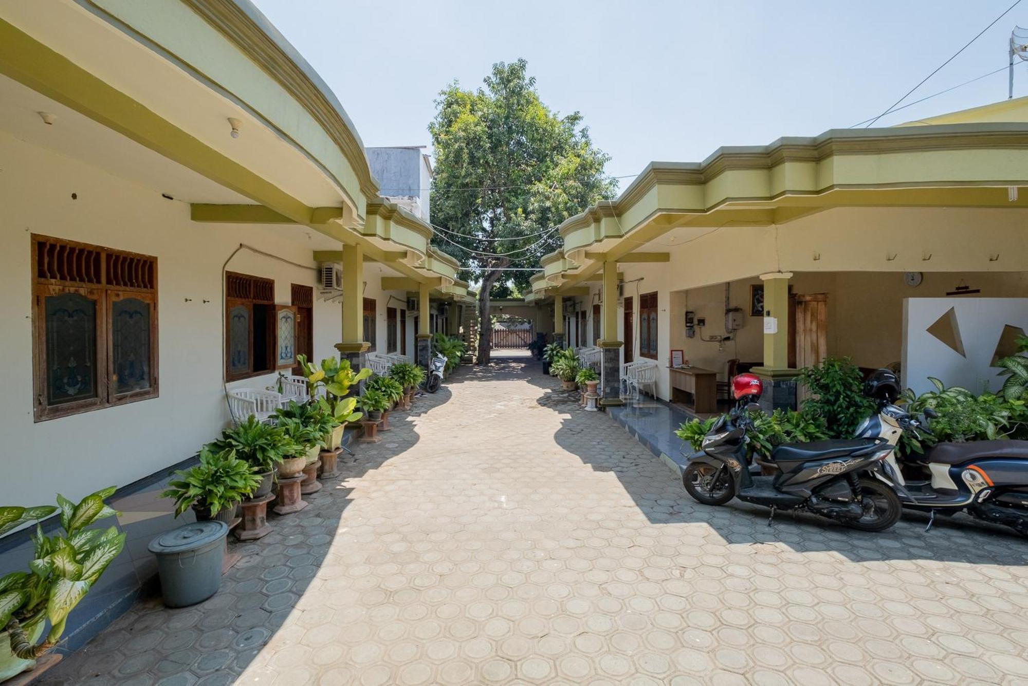 Reddoorz Syariah At Jalan Sunan Giri Tuban Tuban  Exterior photo