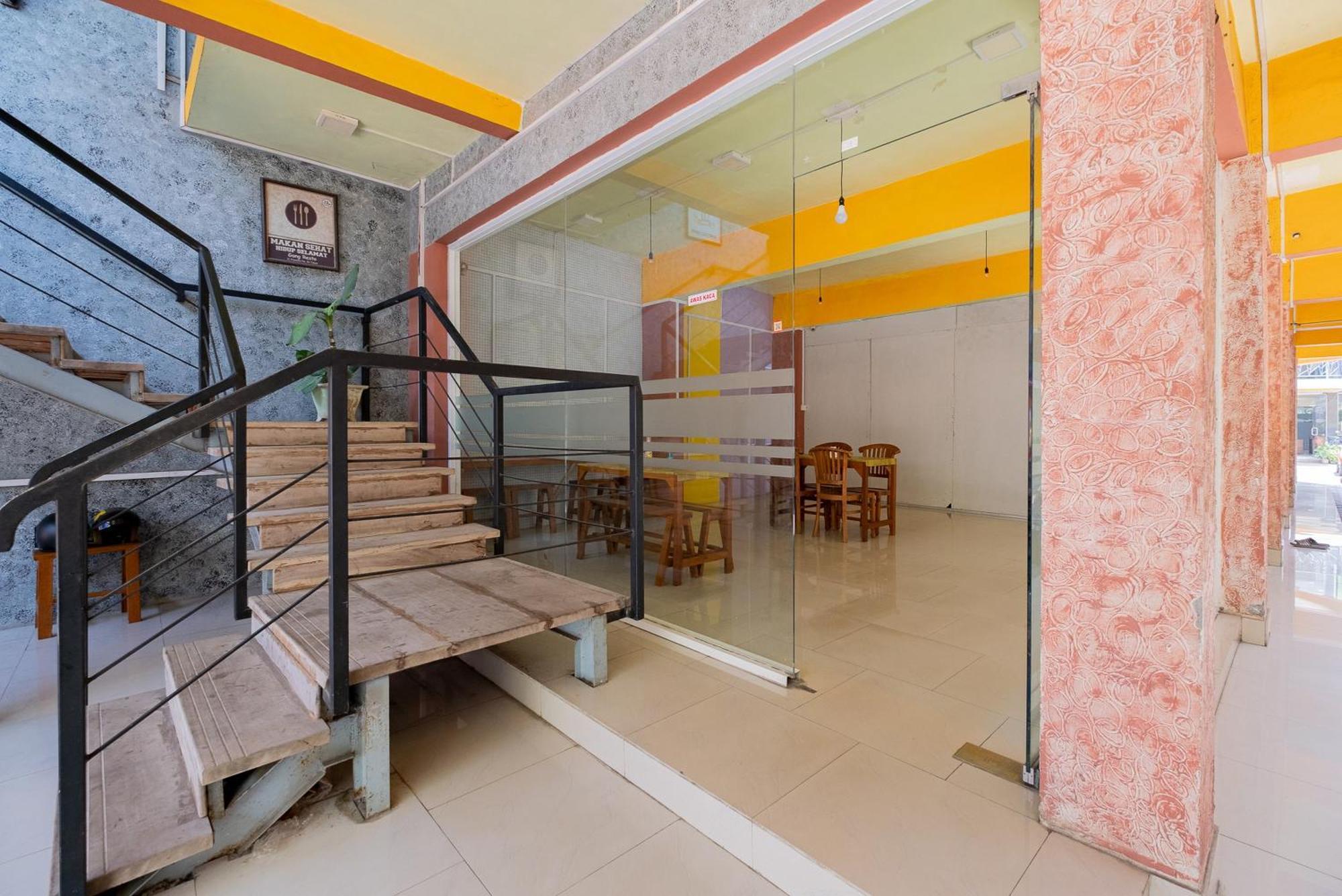 Reddoorz Syariah At Jalan Sunan Giri Tuban Tuban  Exterior photo