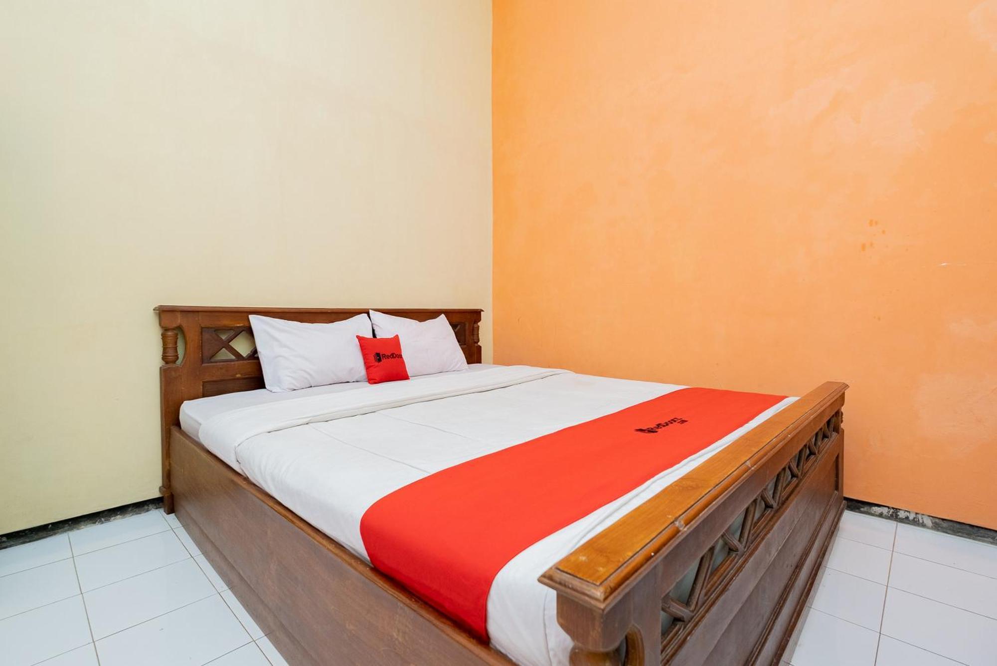 Reddoorz Syariah At Jalan Sunan Giri Tuban Tuban  Exterior photo
