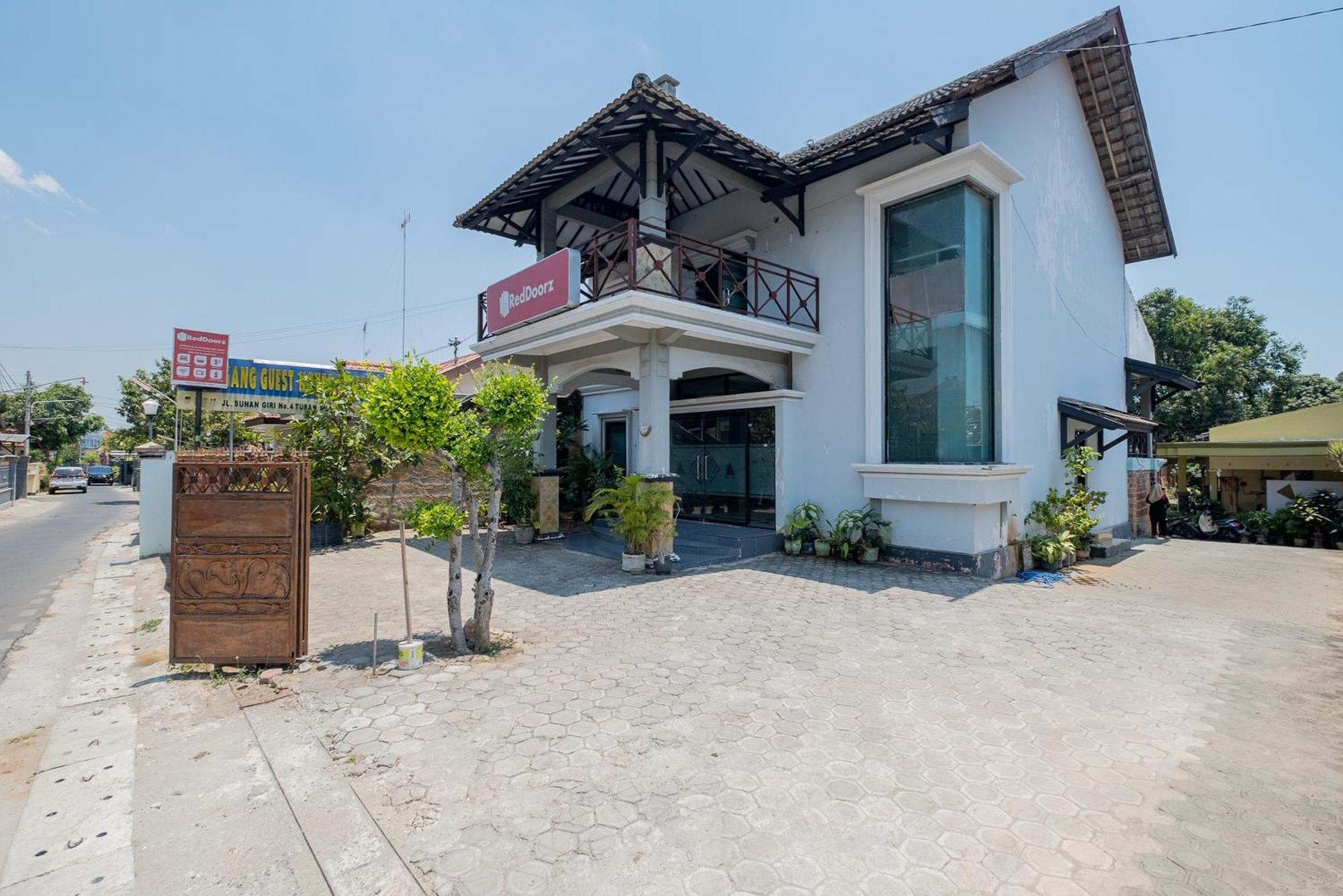 Reddoorz Syariah At Jalan Sunan Giri Tuban Tuban  Exterior photo