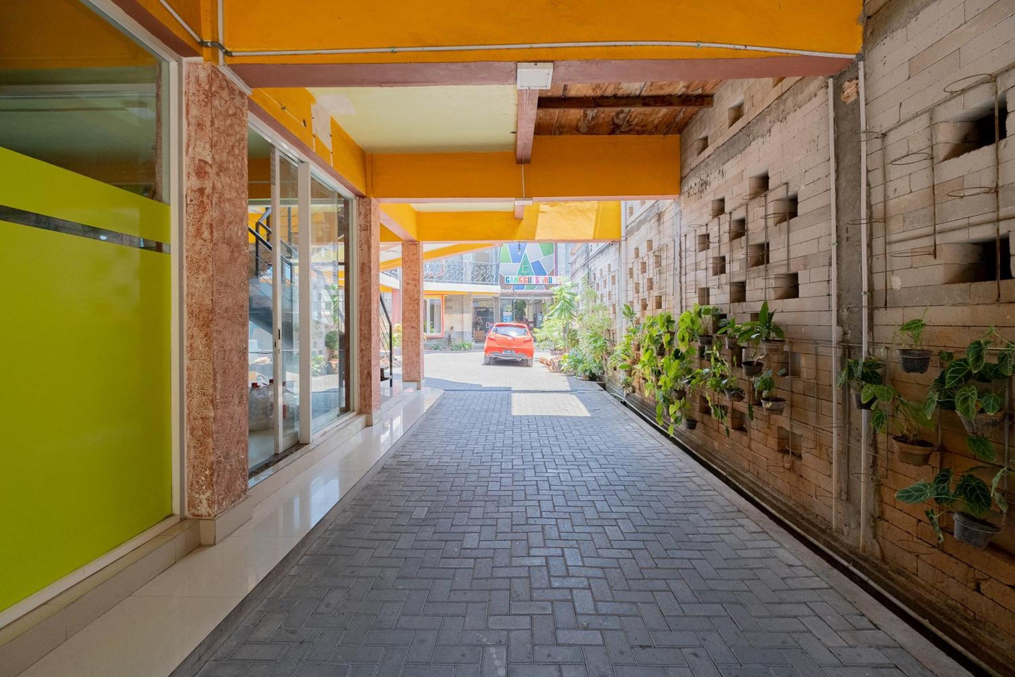 Reddoorz Syariah At Jalan Sunan Giri Tuban Tuban  Exterior photo