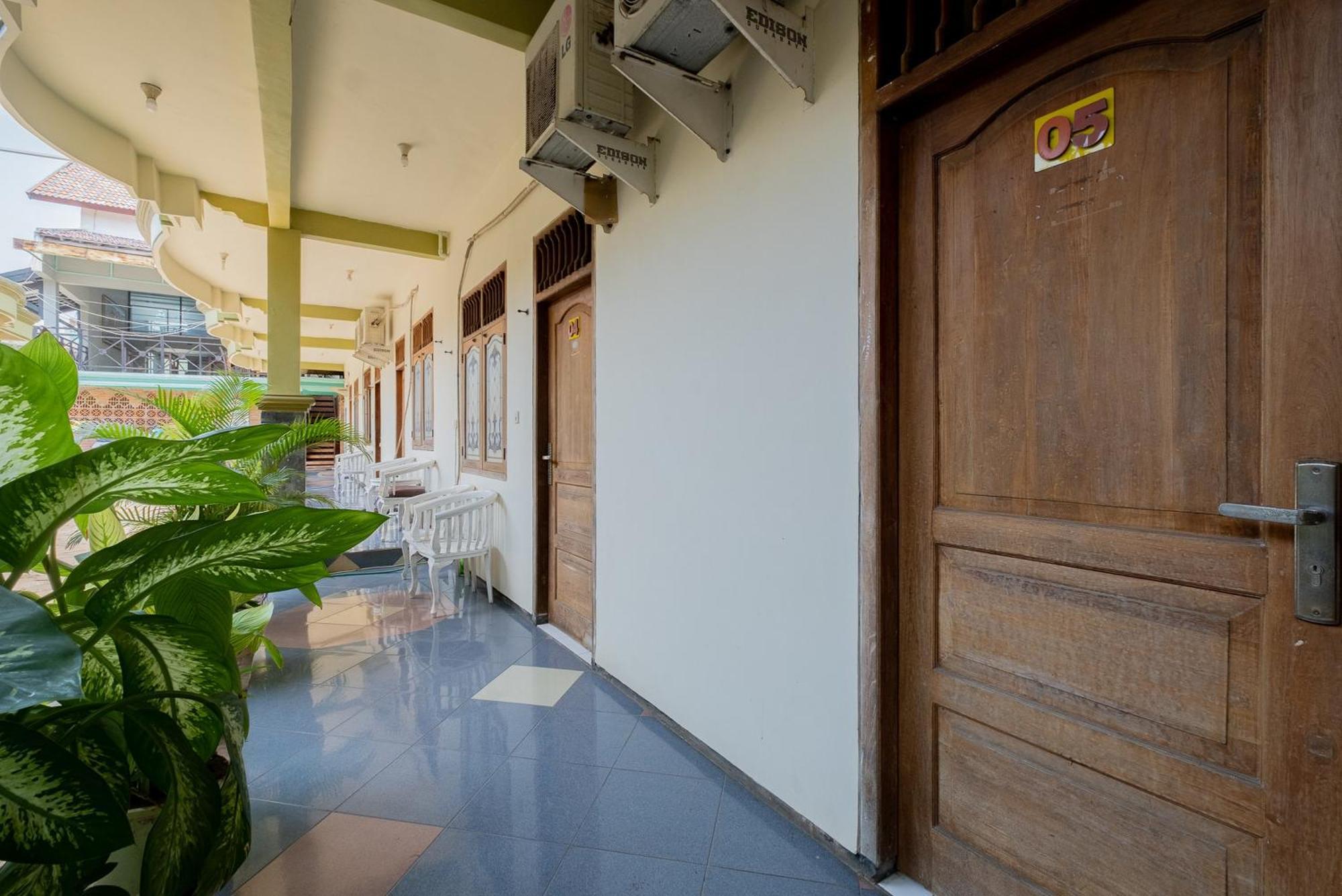 Reddoorz Syariah At Jalan Sunan Giri Tuban Tuban  Exterior photo