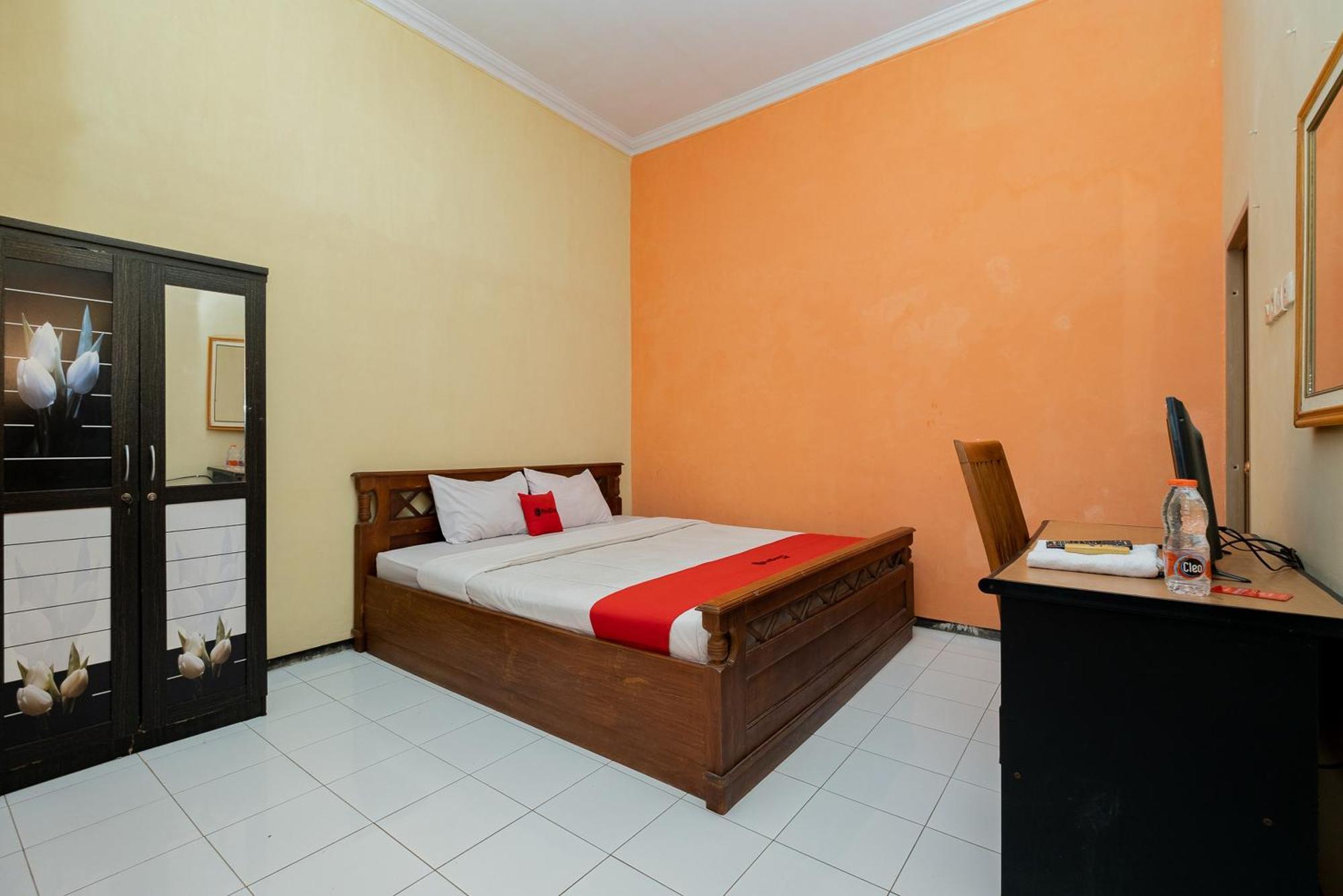 Reddoorz Syariah At Jalan Sunan Giri Tuban Tuban  Exterior photo